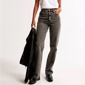 Abercrombie Curve Love Ultra High Rise 90s Straight Jean - Washed Black
